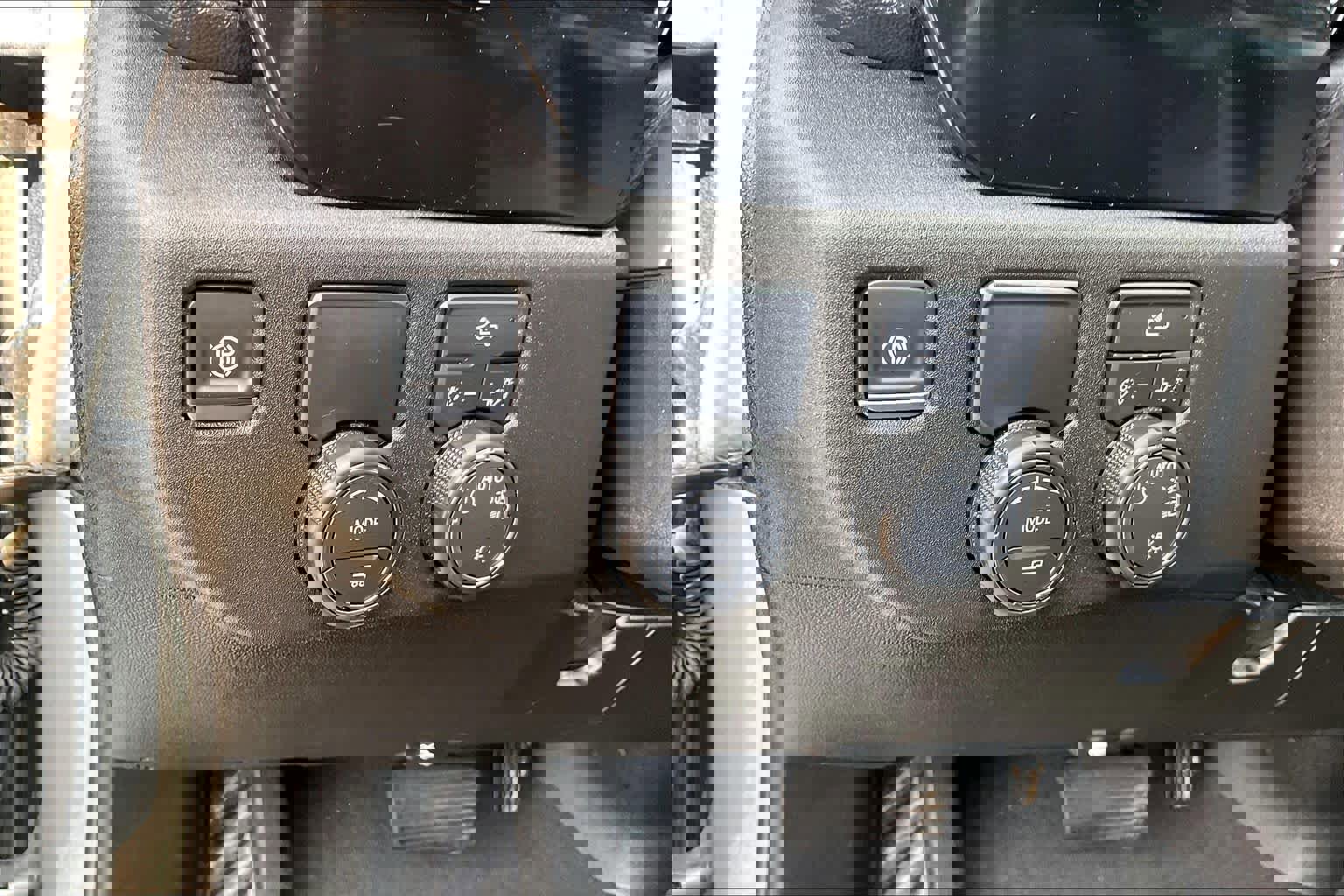 Used 2025 Chevrolet Silverado 1500 LT image 13