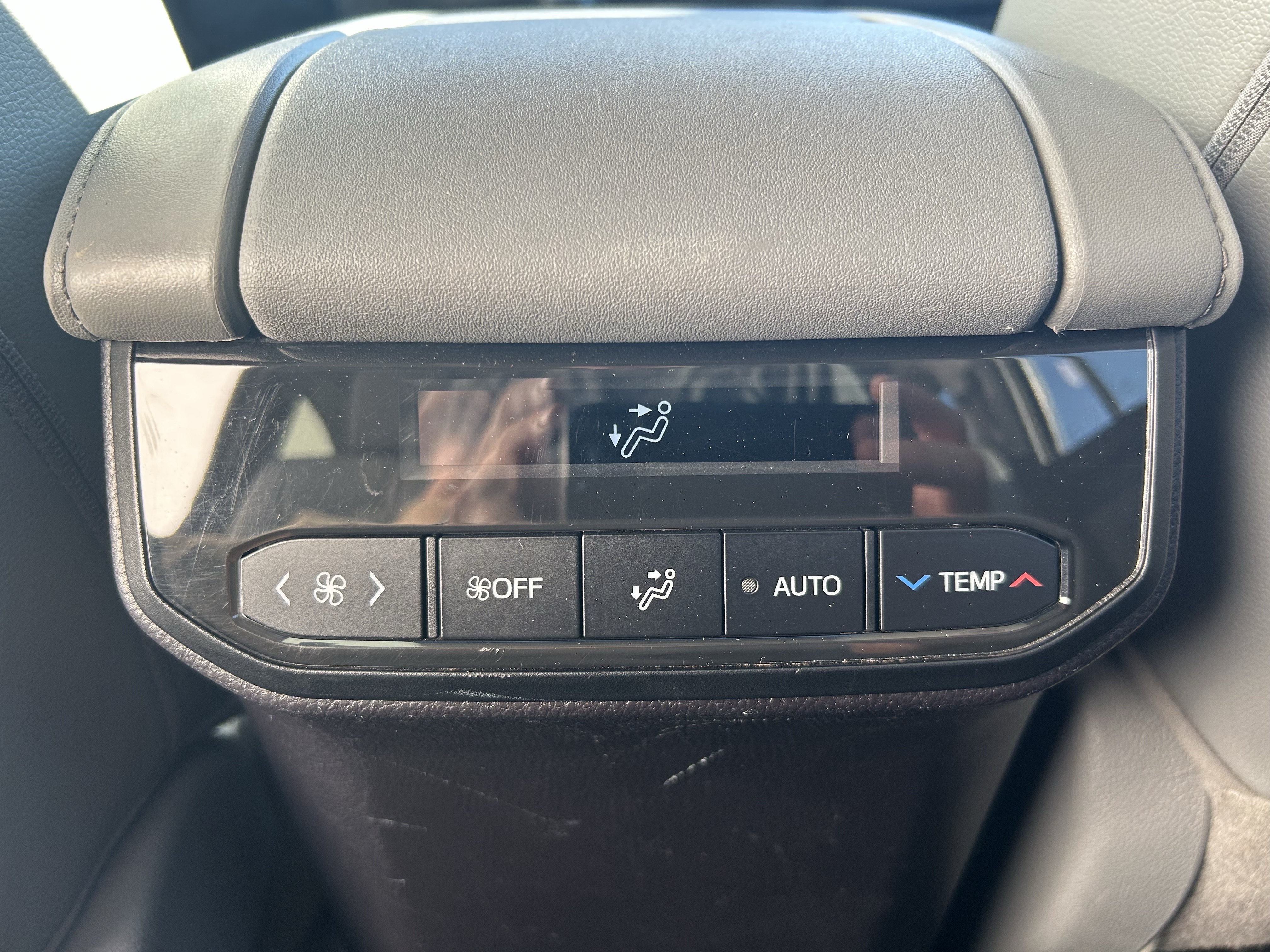 Used 2021 Toyota Highlander XLE AWD/4WD image 22