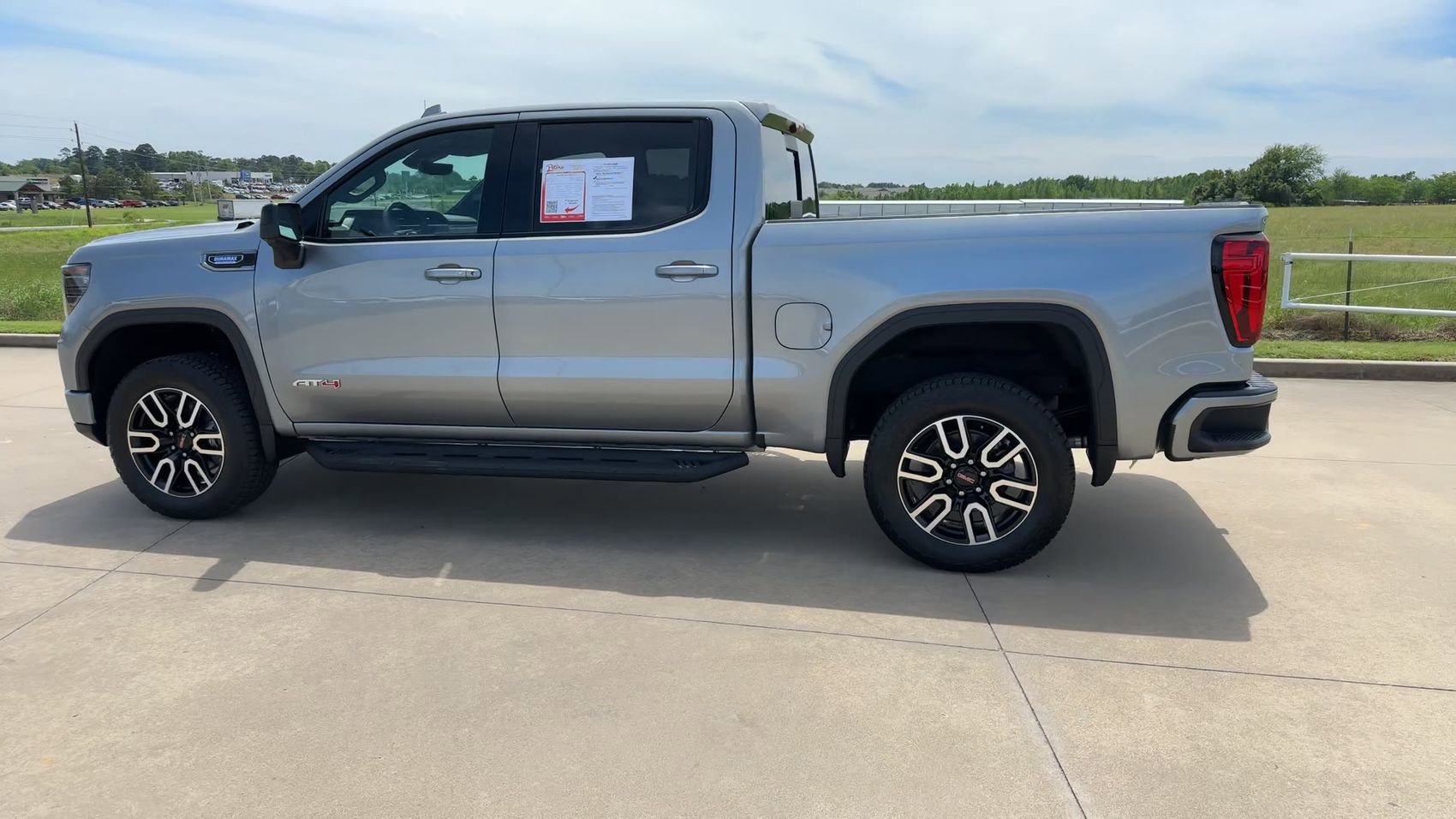 Used 2025 GMC Sierra 1500 AT4 w/ AT4 Premium Package AWD/4WD image 6