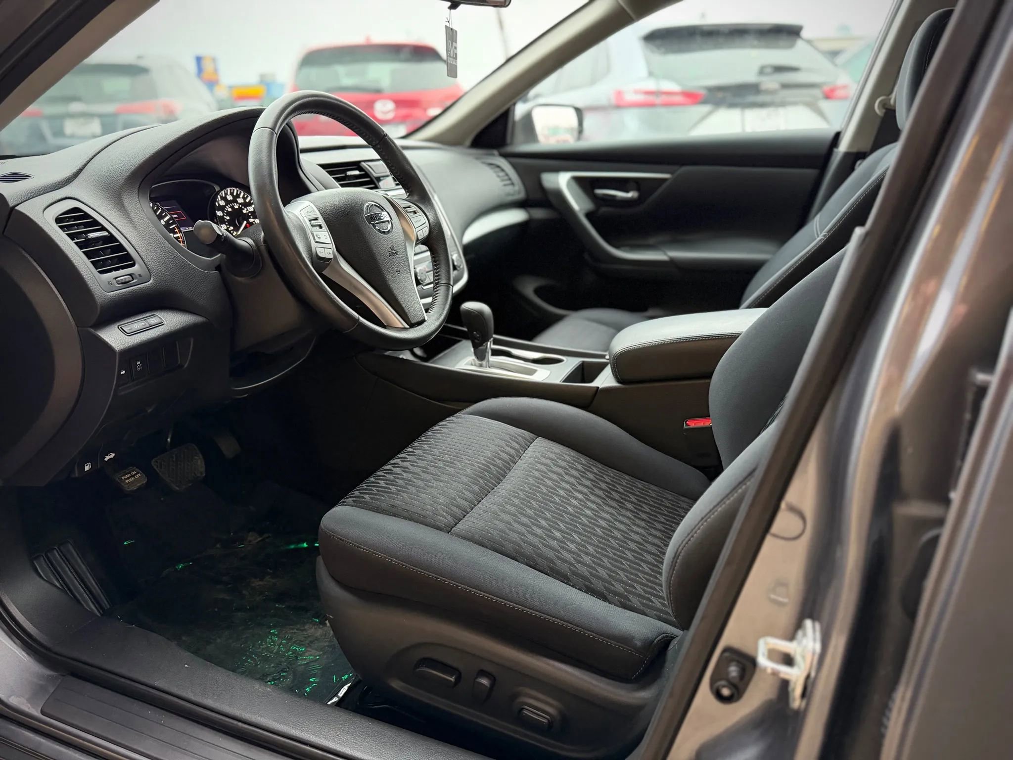 Used 2017 Nissan Altima 2.5 SV w/ Interior Lighting Package image 9