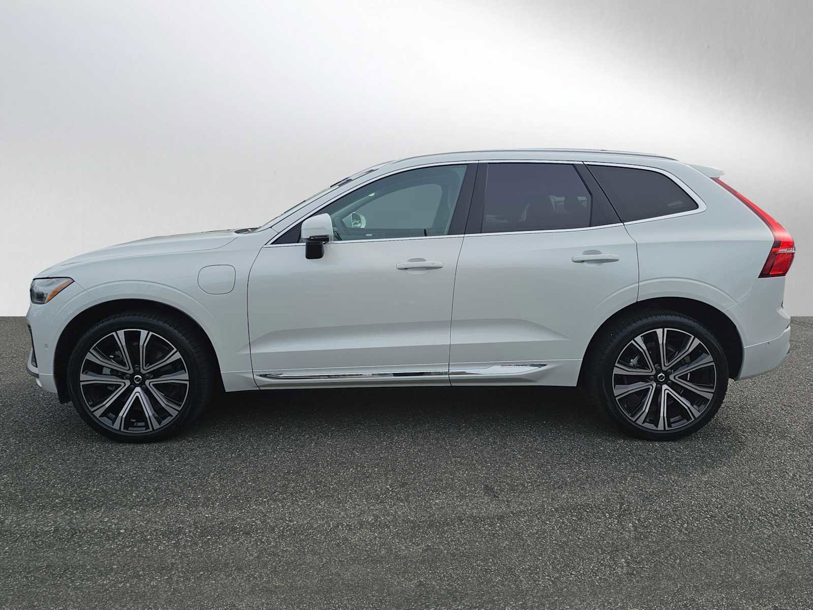 Certified 2023 Volvo XC60 T8 Ultimate image 6