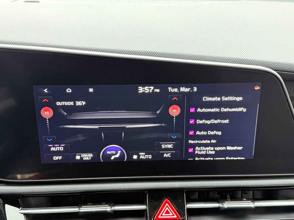 Certified 2025 Kia Niro EX Touring image 17