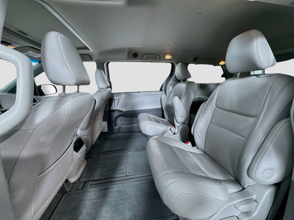 Used 2016 Toyota Sienna XLE w/ XLE Navigation Package AWD/4WD image 7