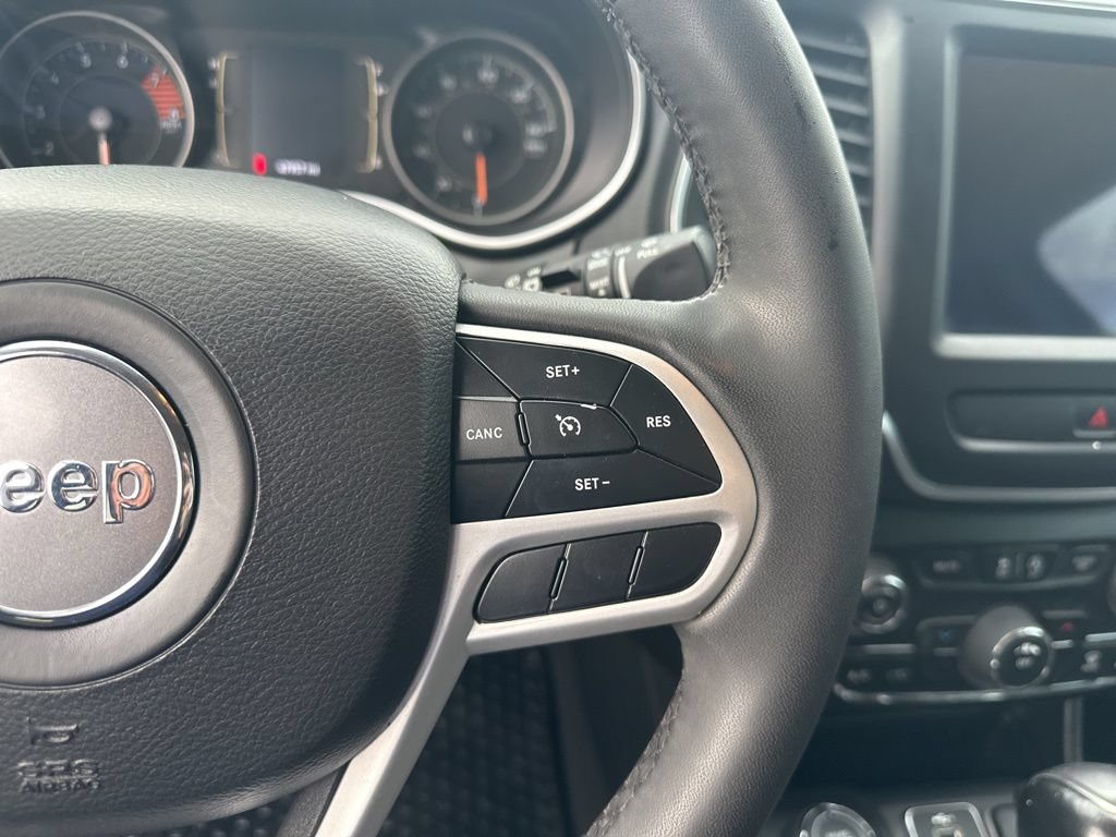 Used 2022 Jeep Cherokee Latitude AWD/4WD image 10