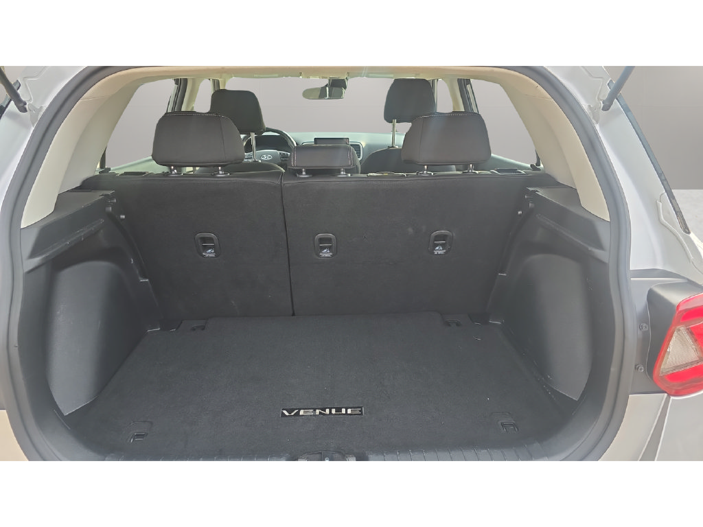 Certified 2025 Hyundai Venue SEL FWD image 9