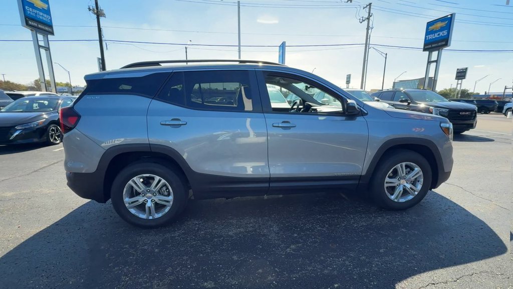 Used 2024 GMC Terrain SLE w/ Driver Convenience Package AWD/4WD image 9