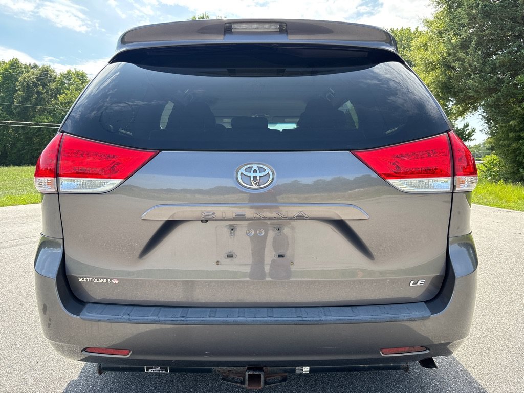 Used 2012 Toyota Sienna LE FWD image 4