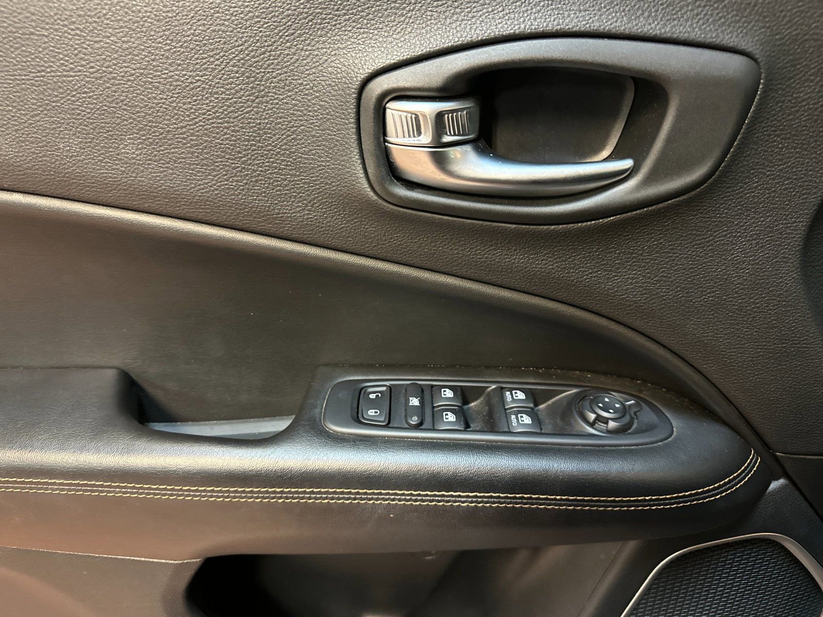 Certified 2021 Jeep Compass Limited image 10