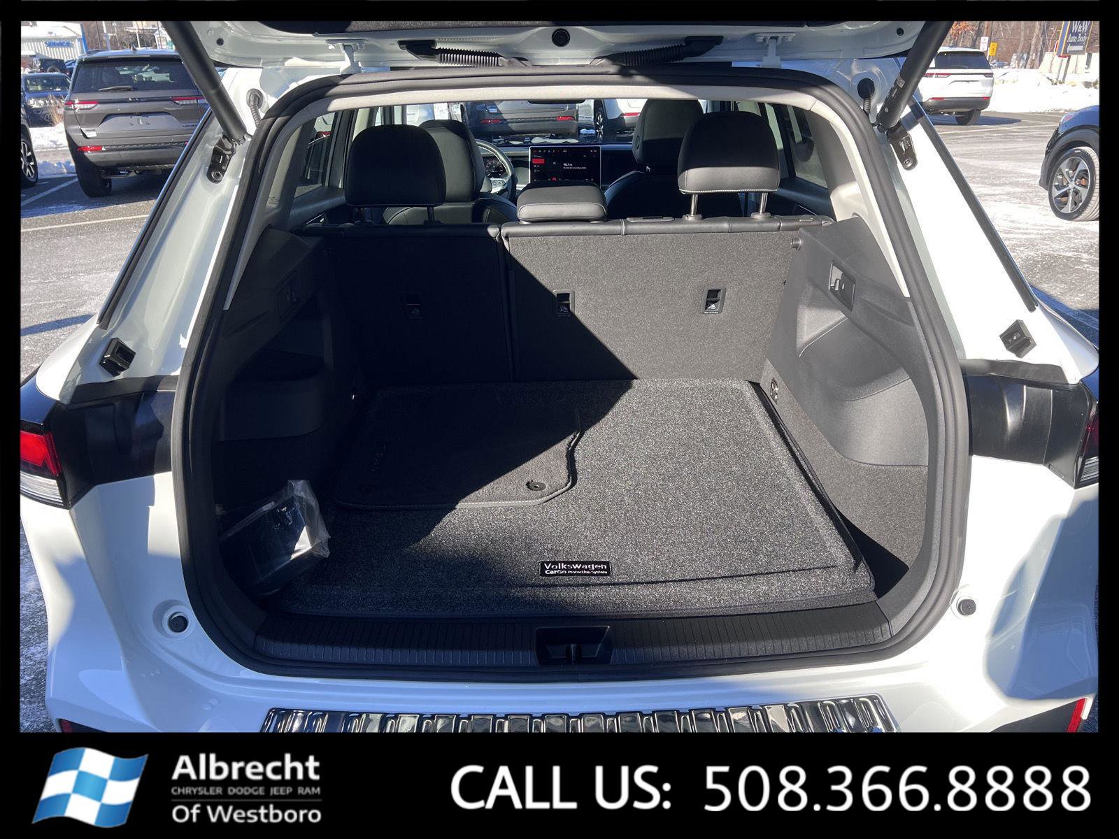 Used 2025 Volkswagen Tiguan SE image 15