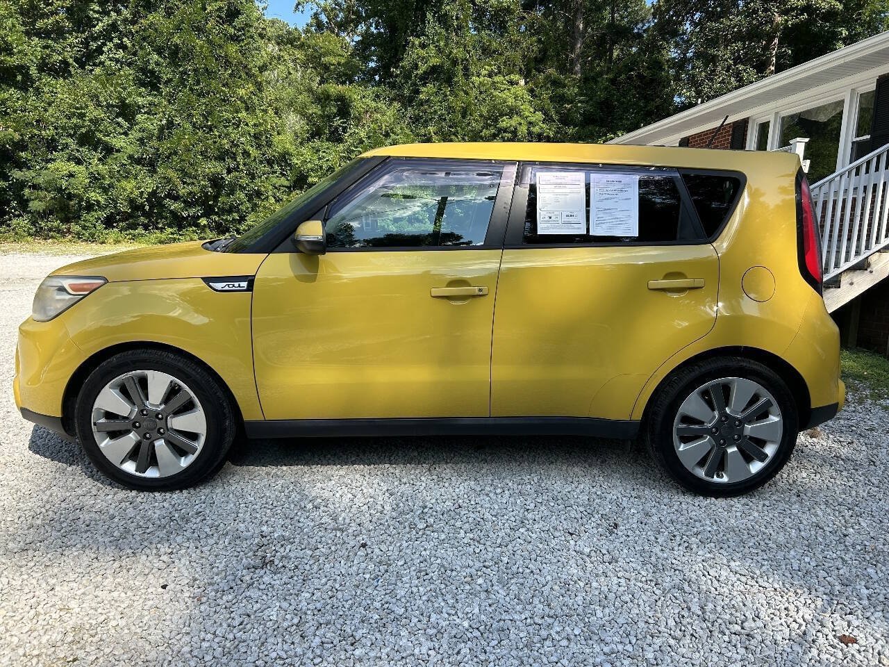 Used 2014 Kia Soul ! FWD image 2