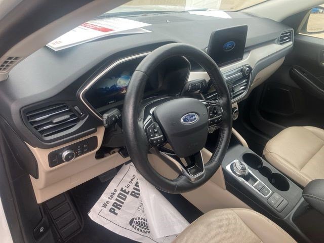 Used 2021 Ford Escape SEL w/ Technology Package FWD image 12