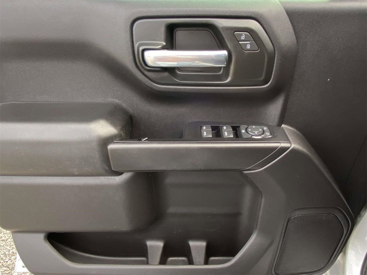 Used 2020 Chevrolet Silverado 1500 Custom w/ Custom Value Package image 16