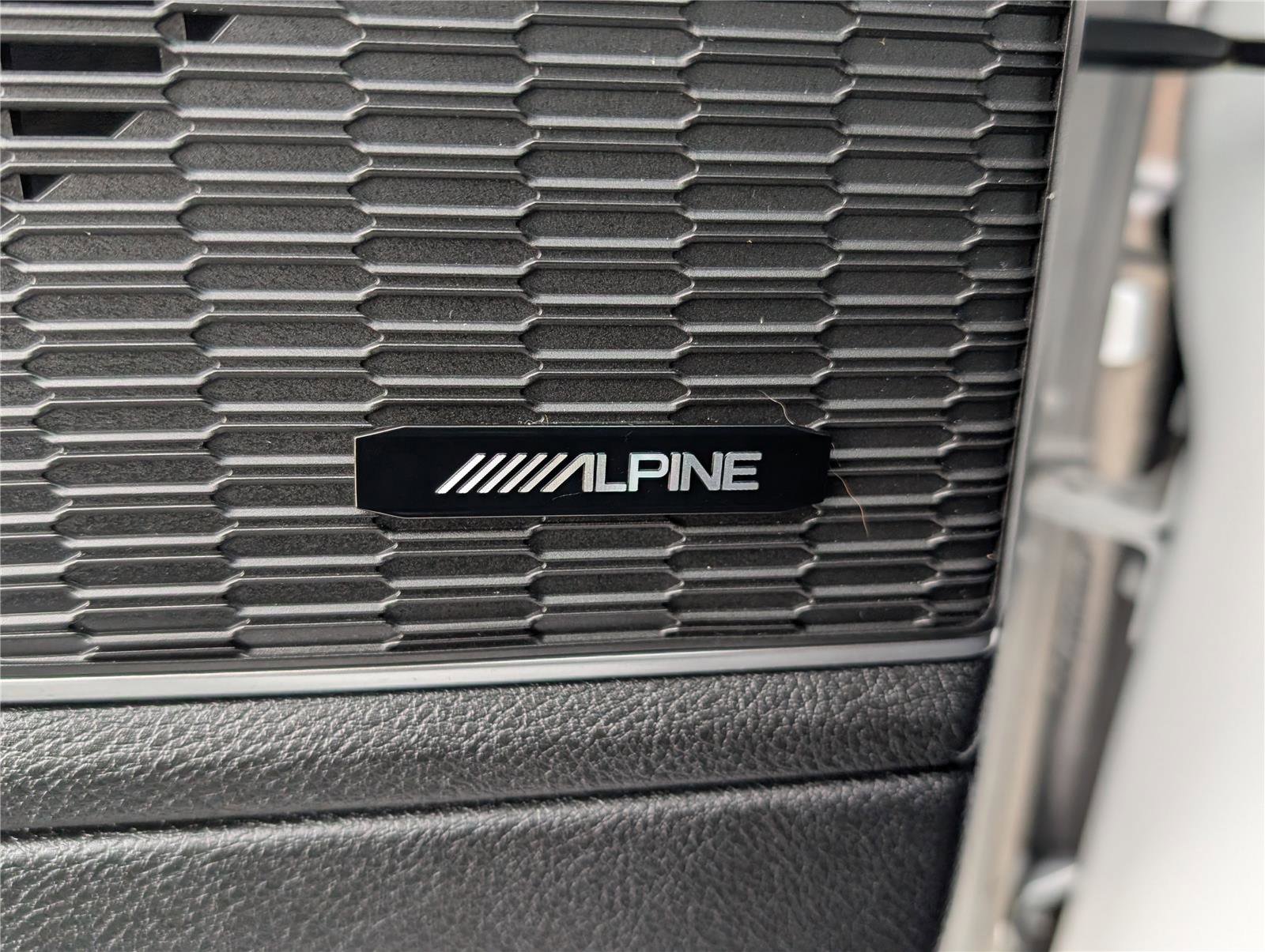 Used 2023 Jeep Grand Cherokee Limited w/ Black Appearance Package image 19