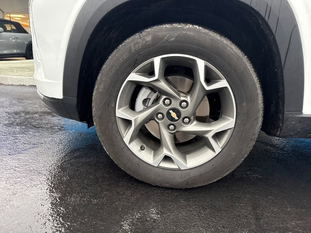 Used 2025 Chevrolet Trax LT w/ LT Convenience Package image 30