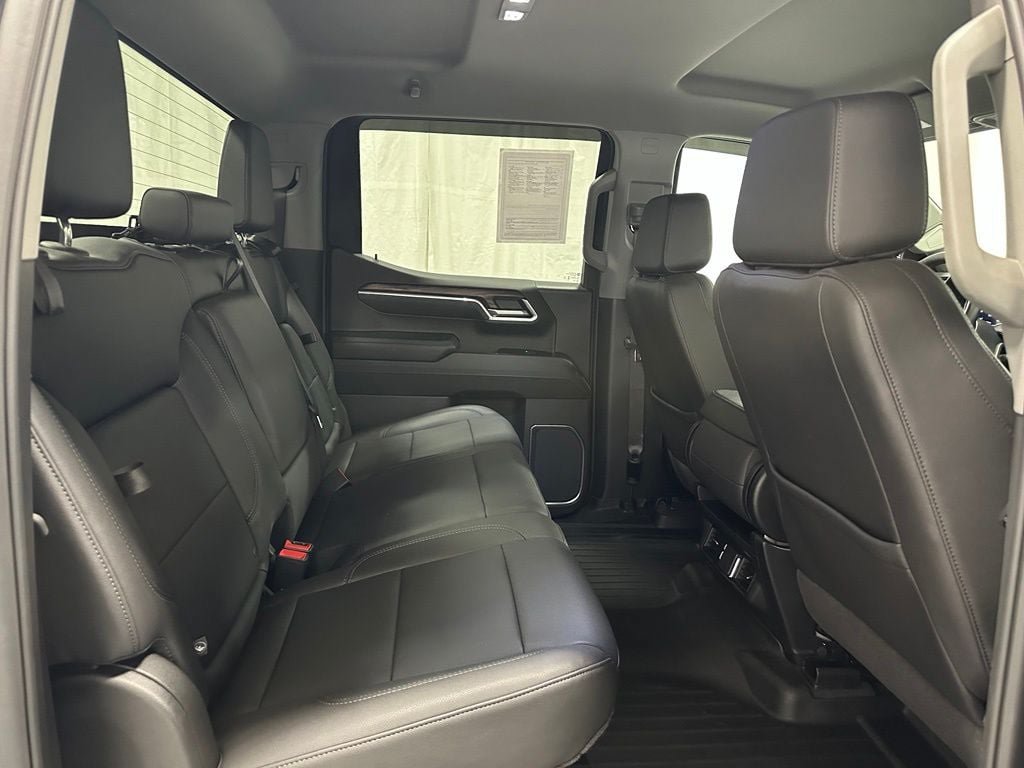 Used 2025 GMC Sierra 1500 SLT AWD/4WD image 55
