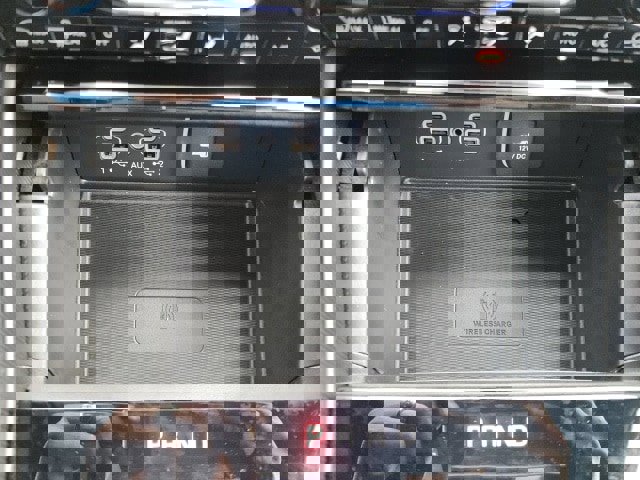 New 2025 Jeep Grand Cherokee Altitude image 7