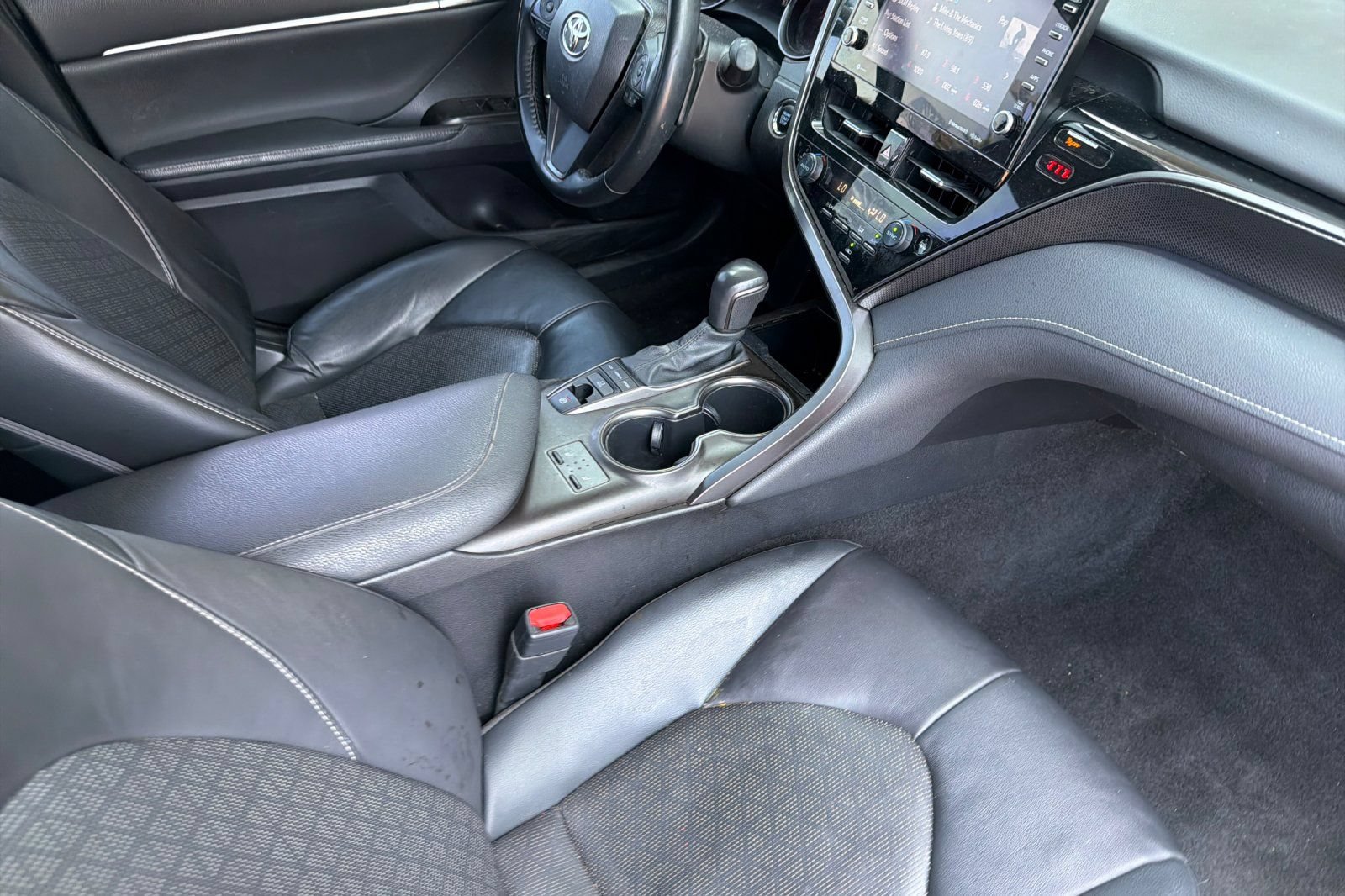 Used 2021 Toyota Camry XSE FWD image 19