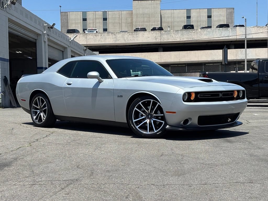 Used 2023 Dodge Challenger R/T RWD image 1
