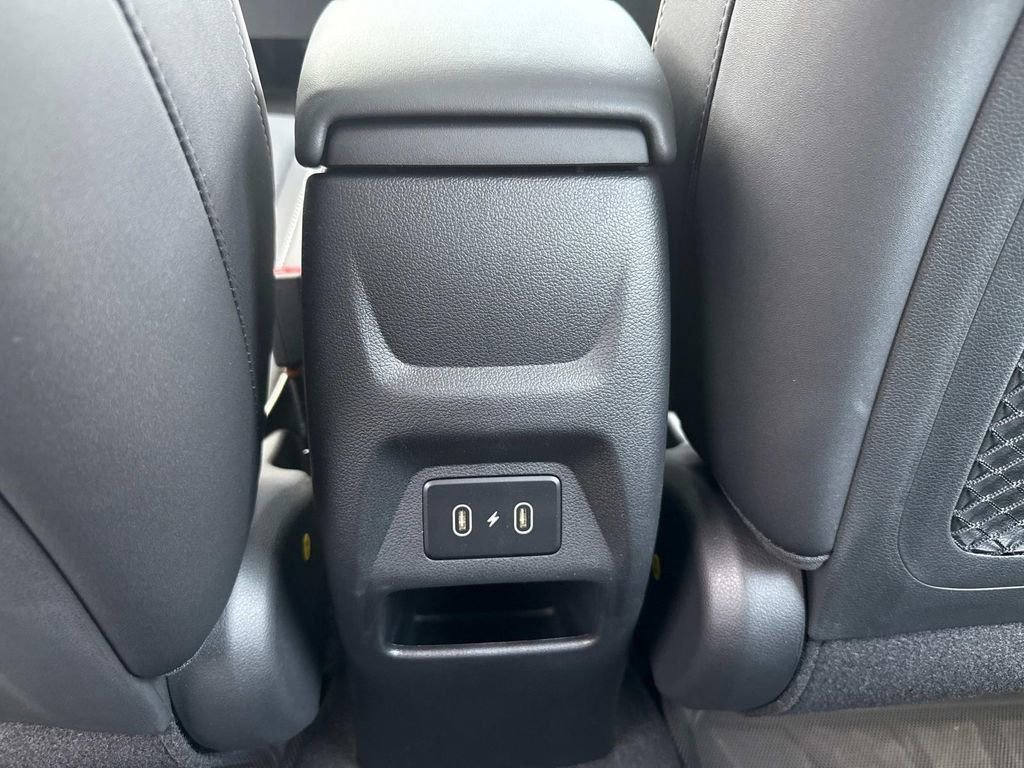 Used 2024 Hyundai Venue Limited image 12