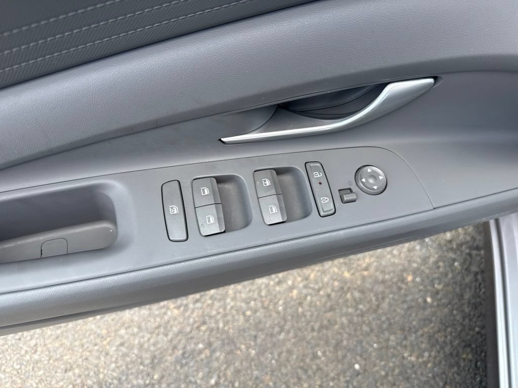 Used 2024 Hyundai Elantra SE FWD image 16