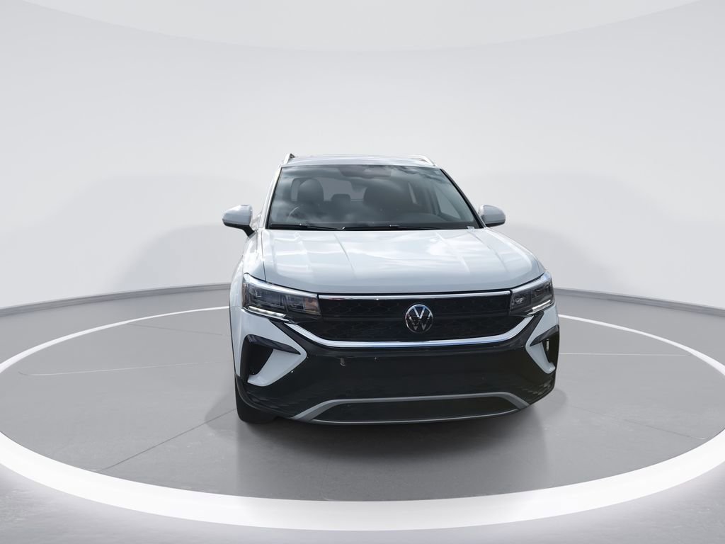 Used 2024 Volkswagen Taos SE image 3