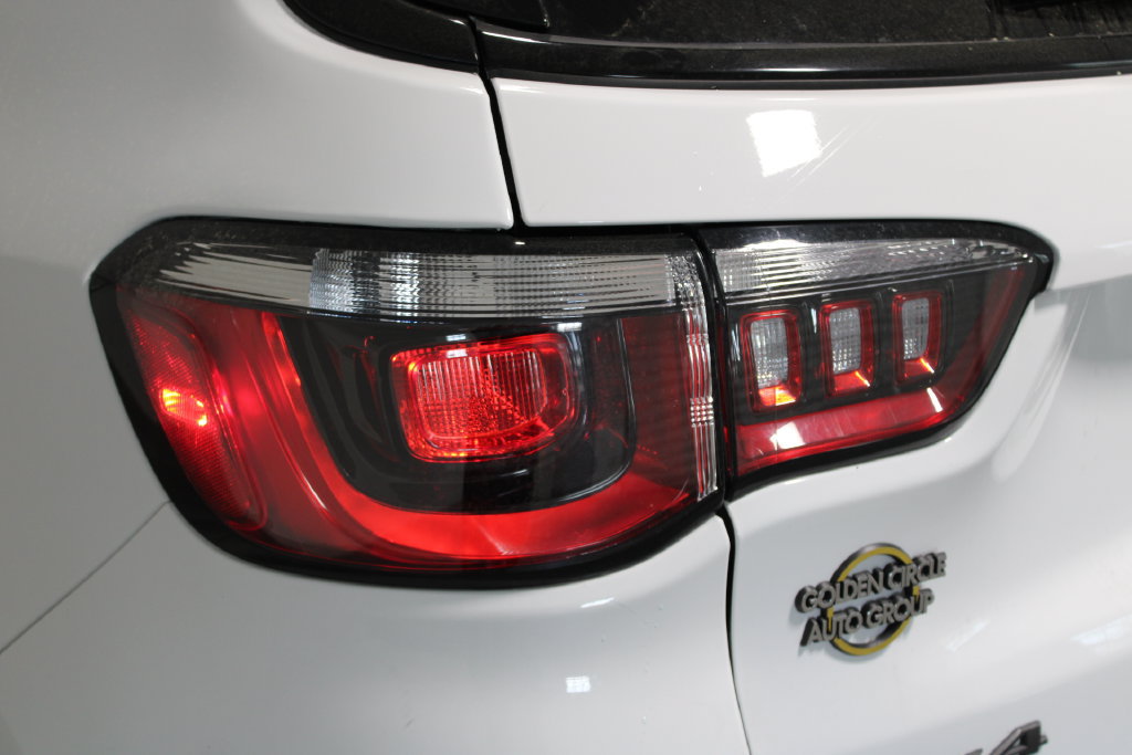 Used 2025 Jeep Compass Trailhawk AWD/4WD image 46