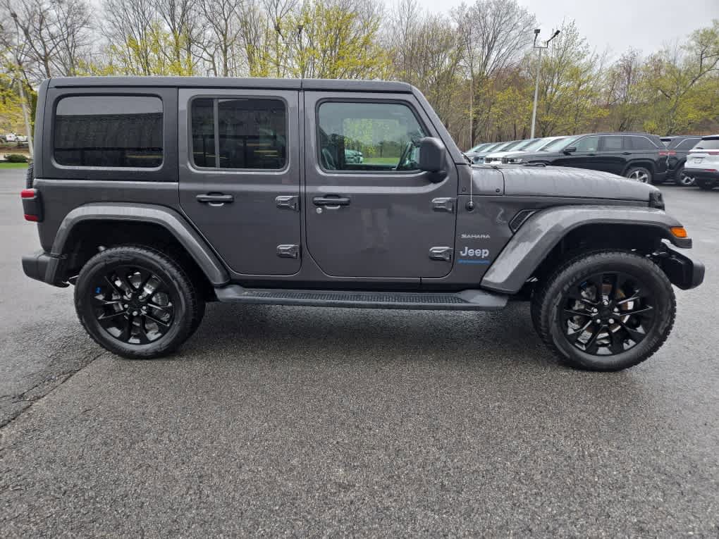 Used 2023 Jeep Wrangler Unlimited Sahara w/ Cold Weather Group AWD/4WD image 3
