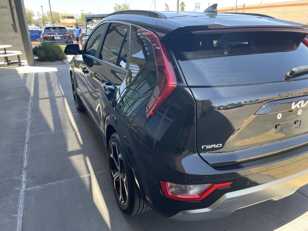 Used 2023 Kia Niro EX Touring image 11
