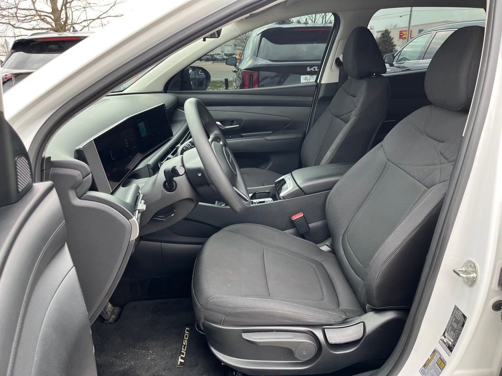 Used 2025 Hyundai Tucson SE image 13