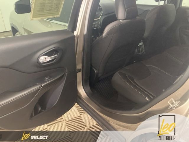 Used 2016 Jeep Cherokee Latitude w/ Comfort/Convenience Group image 20