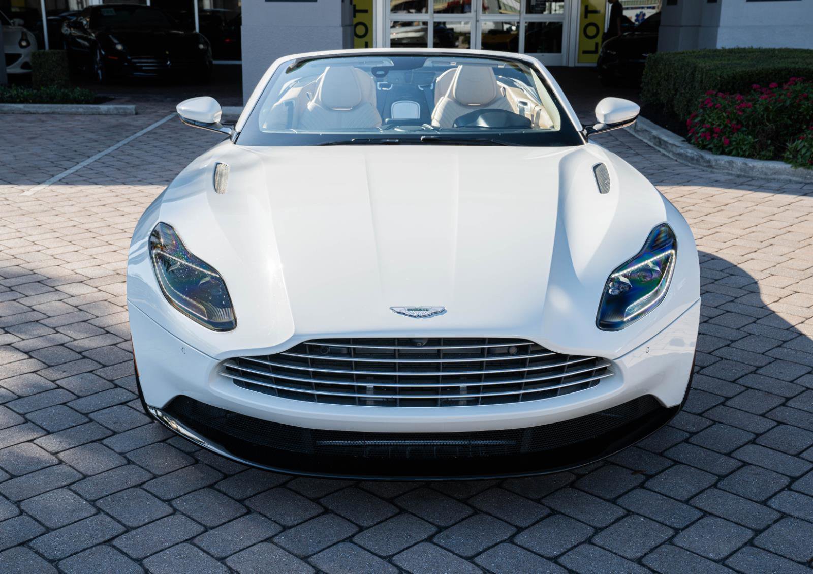 Used 2019 Aston Martin DB11 Volante image 19