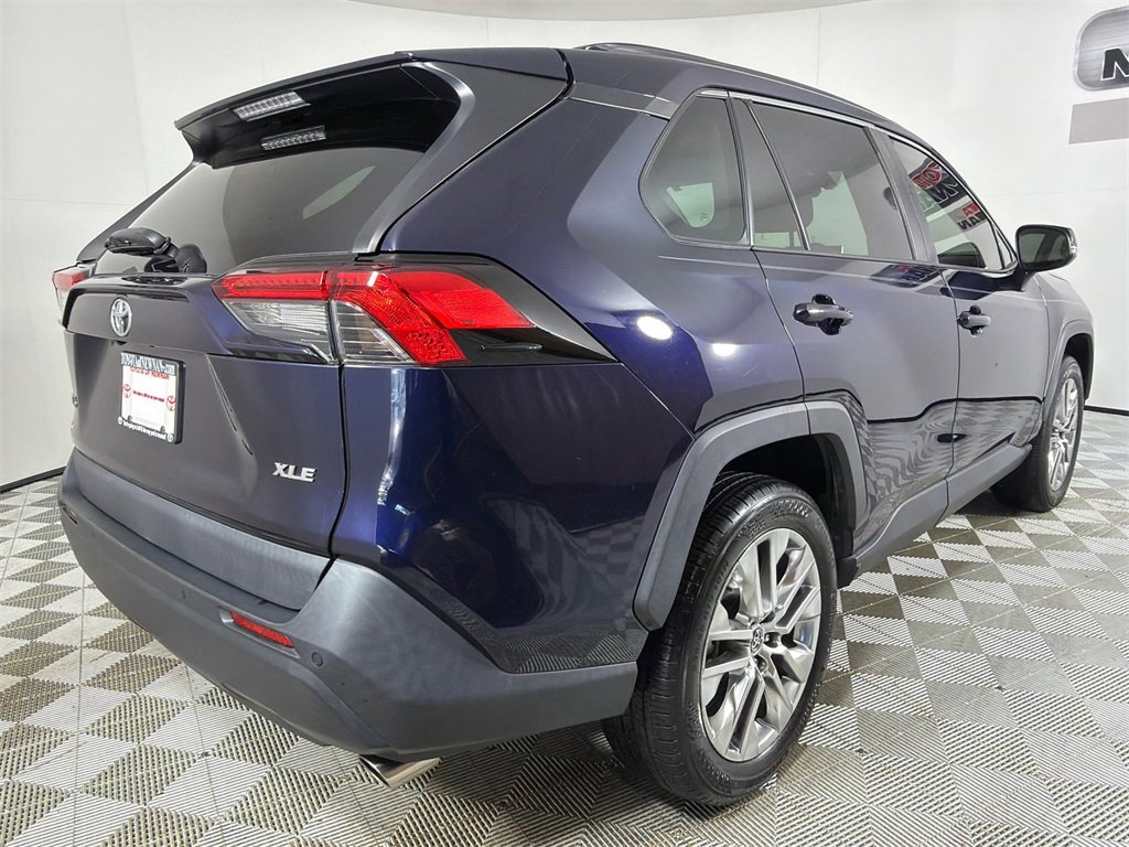 Used 2020 Toyota RAV4 XLE Premium image 4