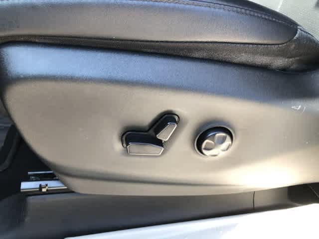 Certified 2024 Chrysler Pacifica Touring-L FWD image 14