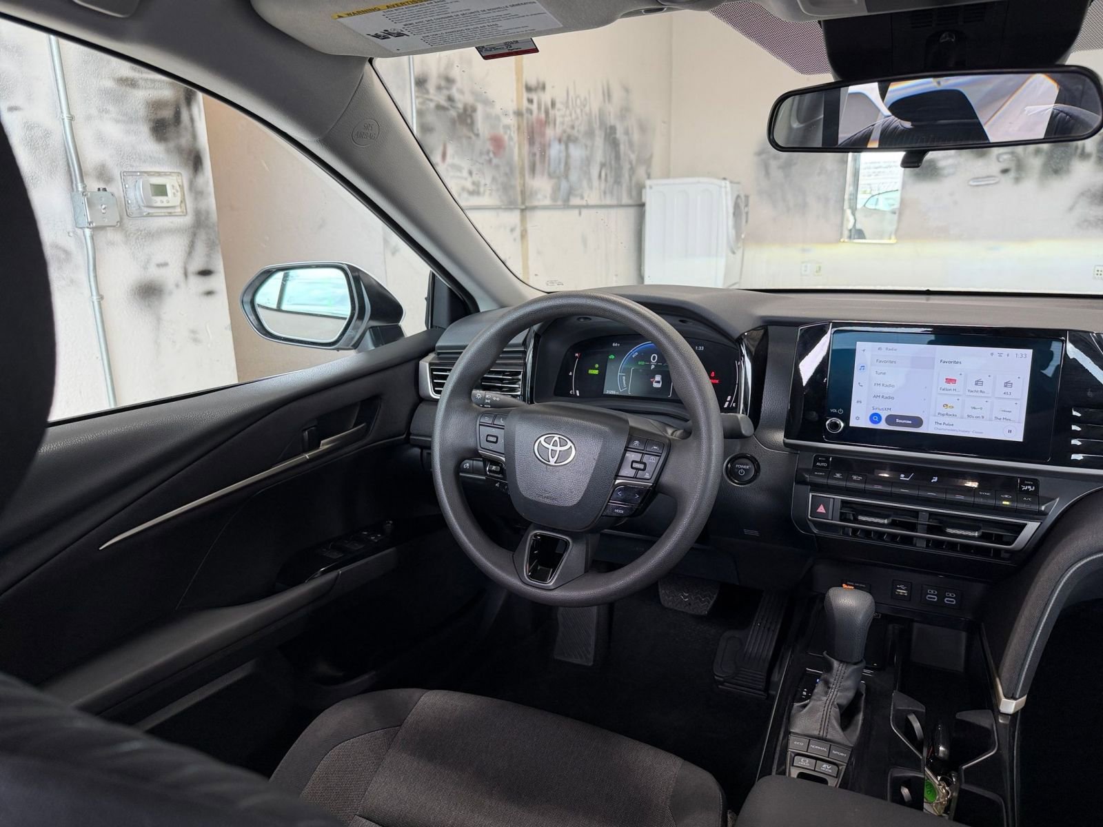 Used 2025 Toyota Camry LE image 33