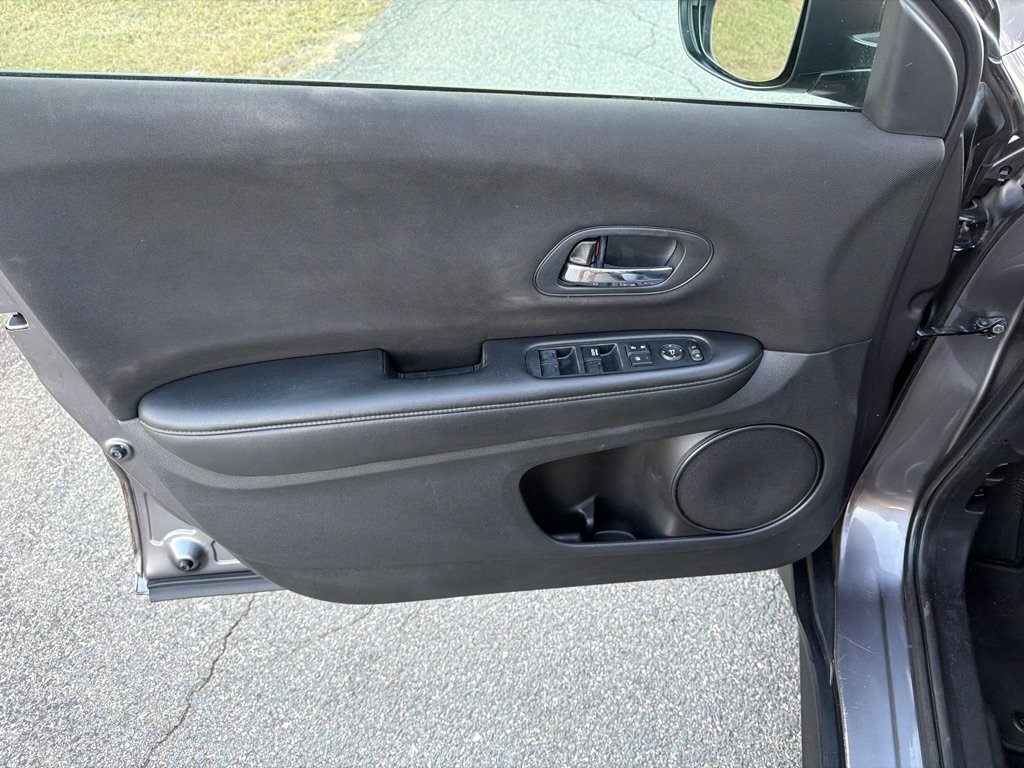 Used 2018 Honda HR-V LX image 31