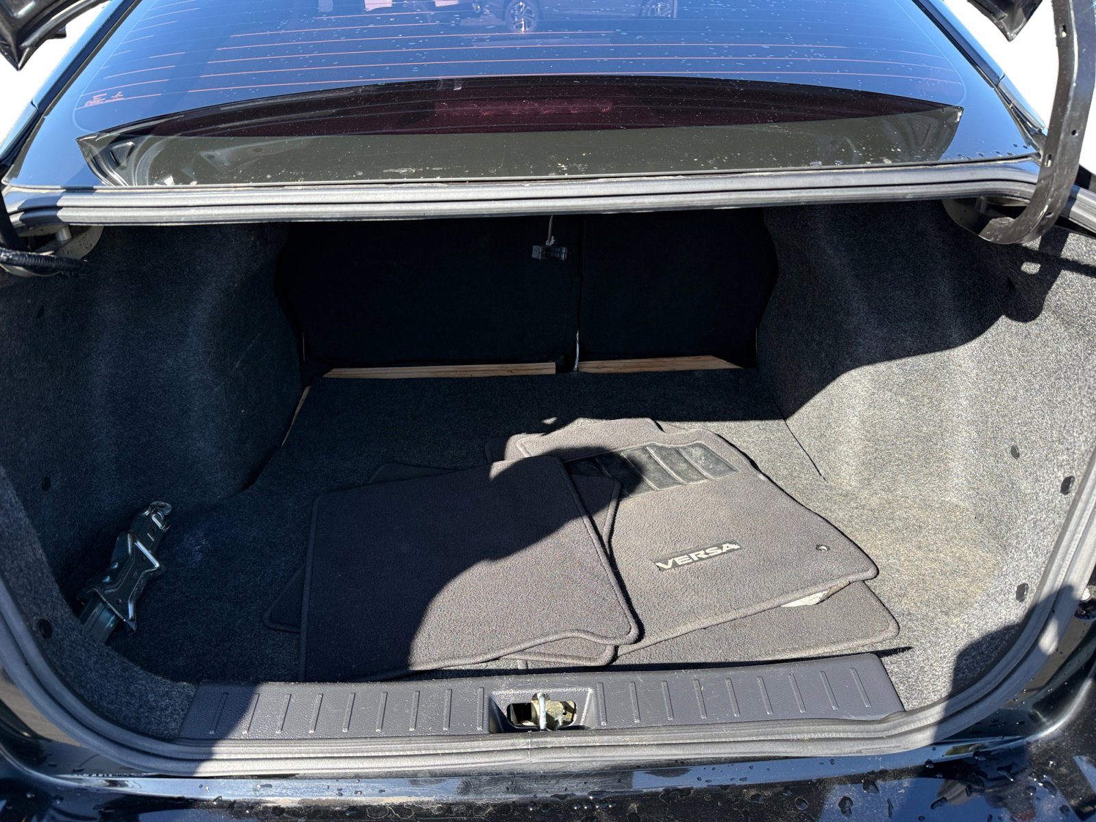 Used 2020 Nissan Versa S FWD image 17