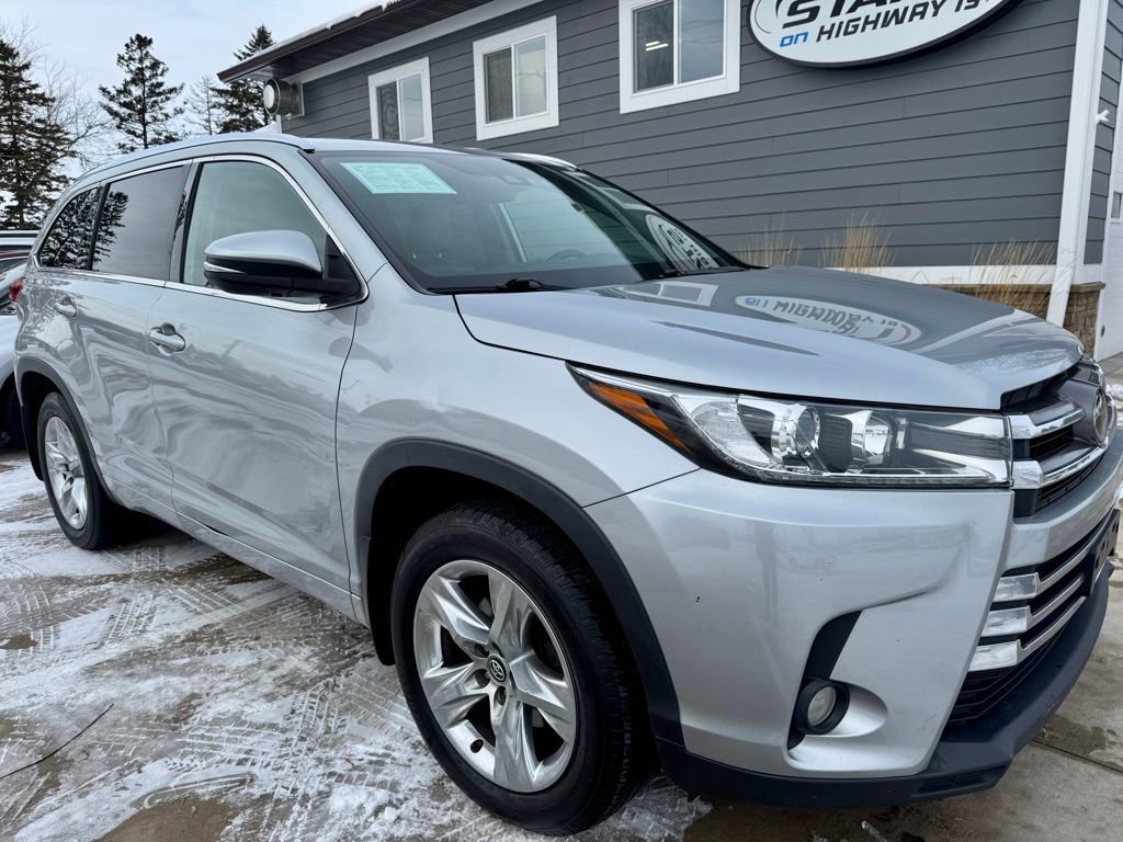 Used 2018 Toyota Highlander Limited image 2