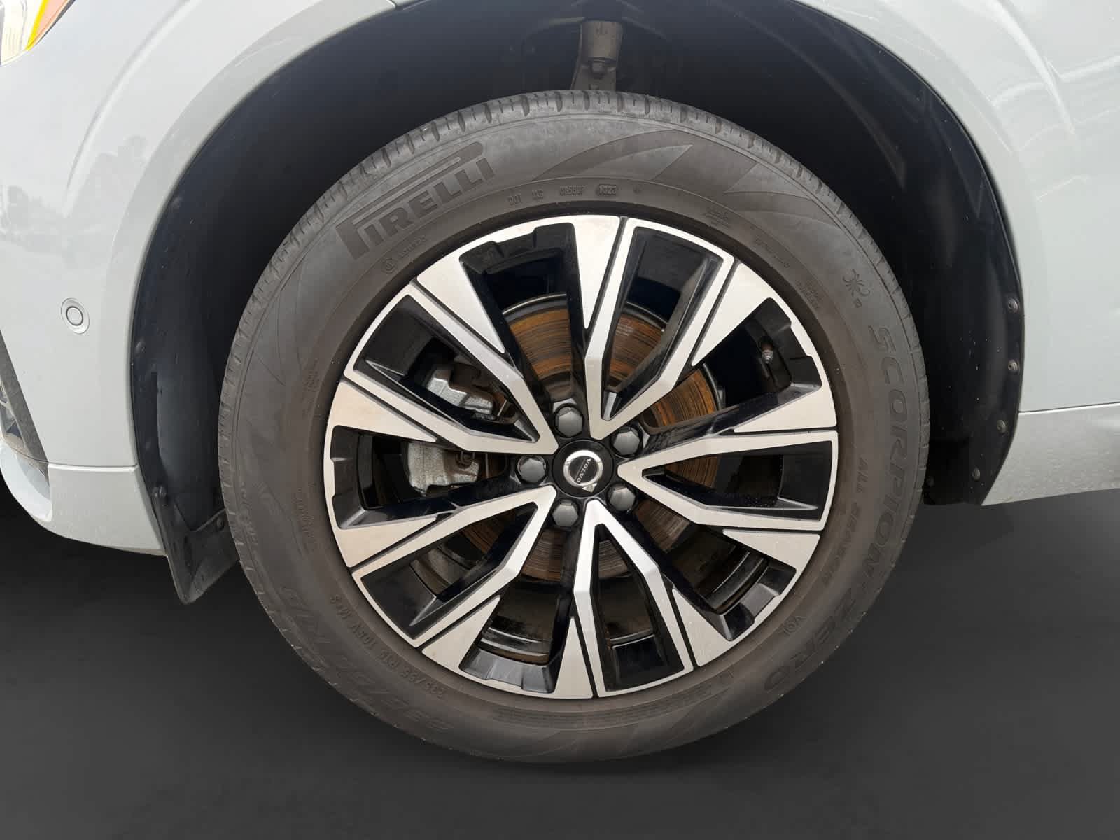 Used 2024 Volvo XC60 B5 Plus w/ Protection Package Premier AWD/4WD image 9