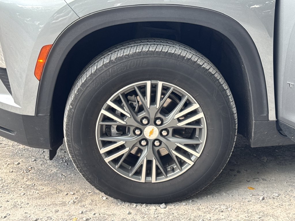 Used 2025 Chevrolet Traverse LT FWD image 25