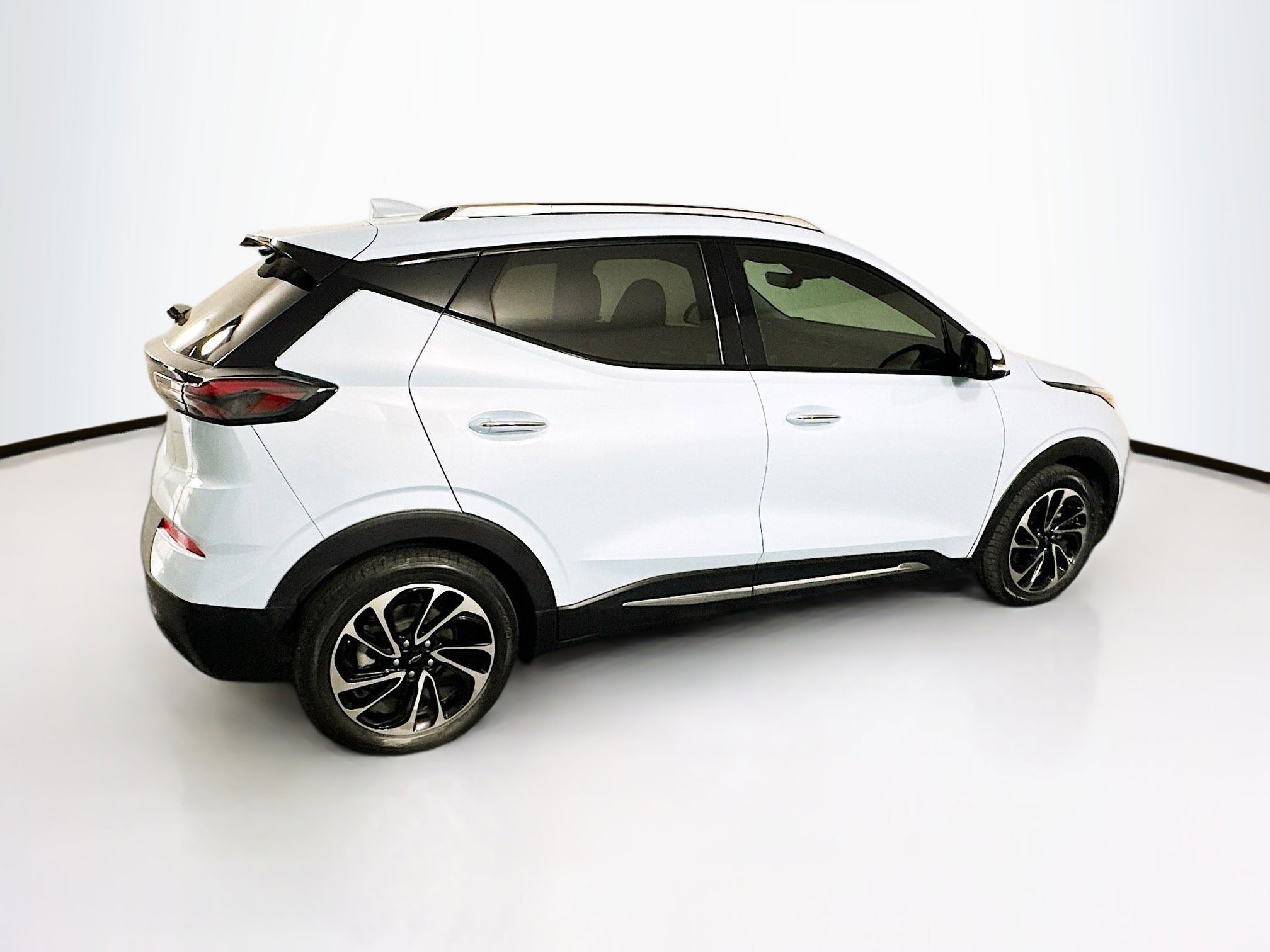 Used 2022 Chevrolet Bolt EUV Premier w/ Sun & Sound Package image 10