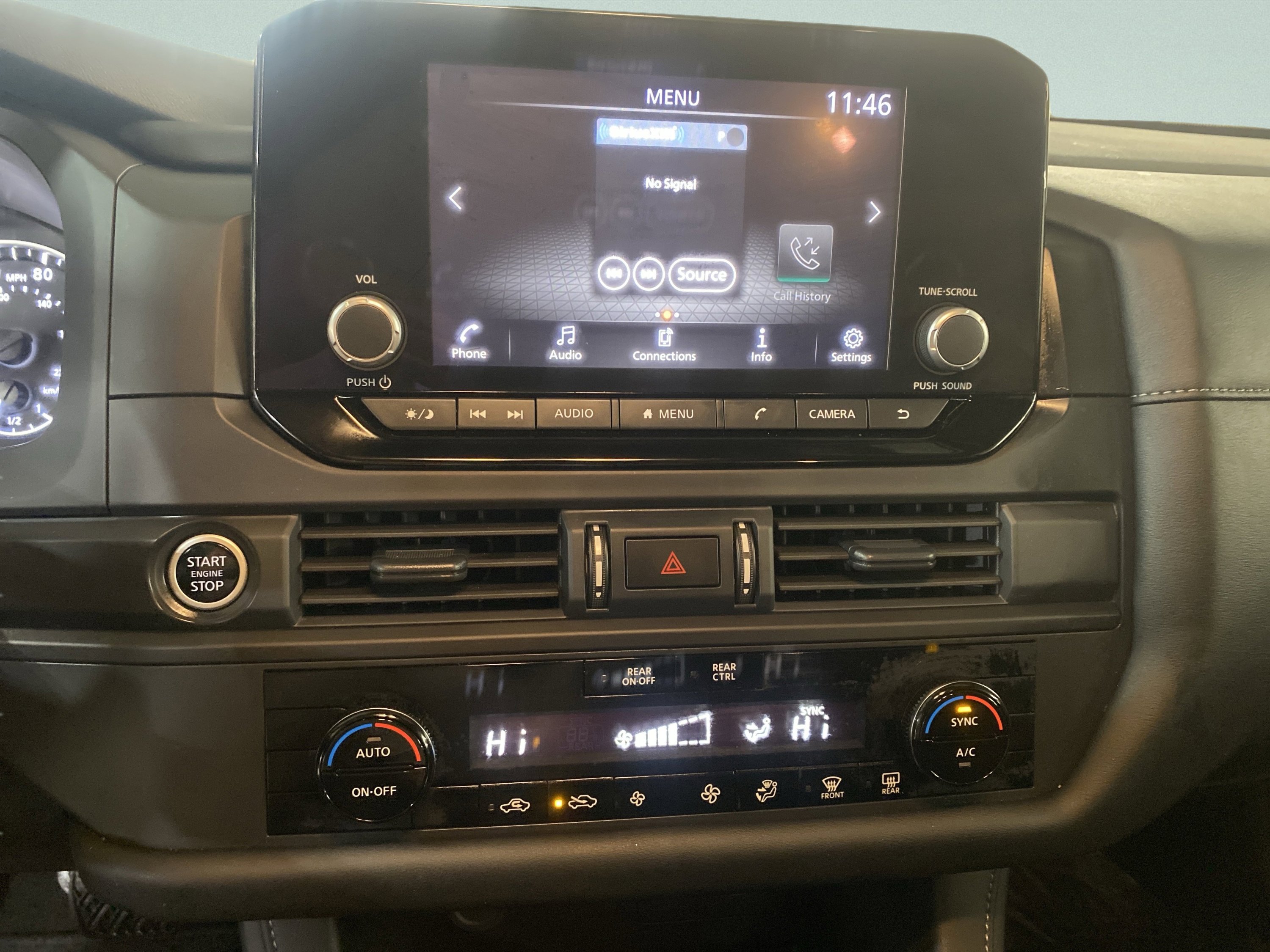 Used 2024 Nissan Pathfinder S image 22