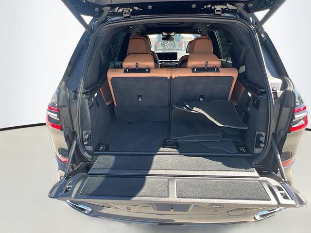 Used 2023 BMW X7 xDrive40i w/ M Sport Package image 29
