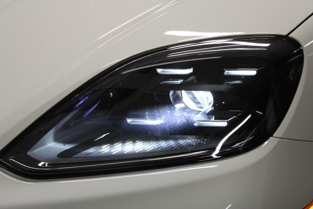 Certified 2025 Porsche Cayenne AWD/4WD image 11