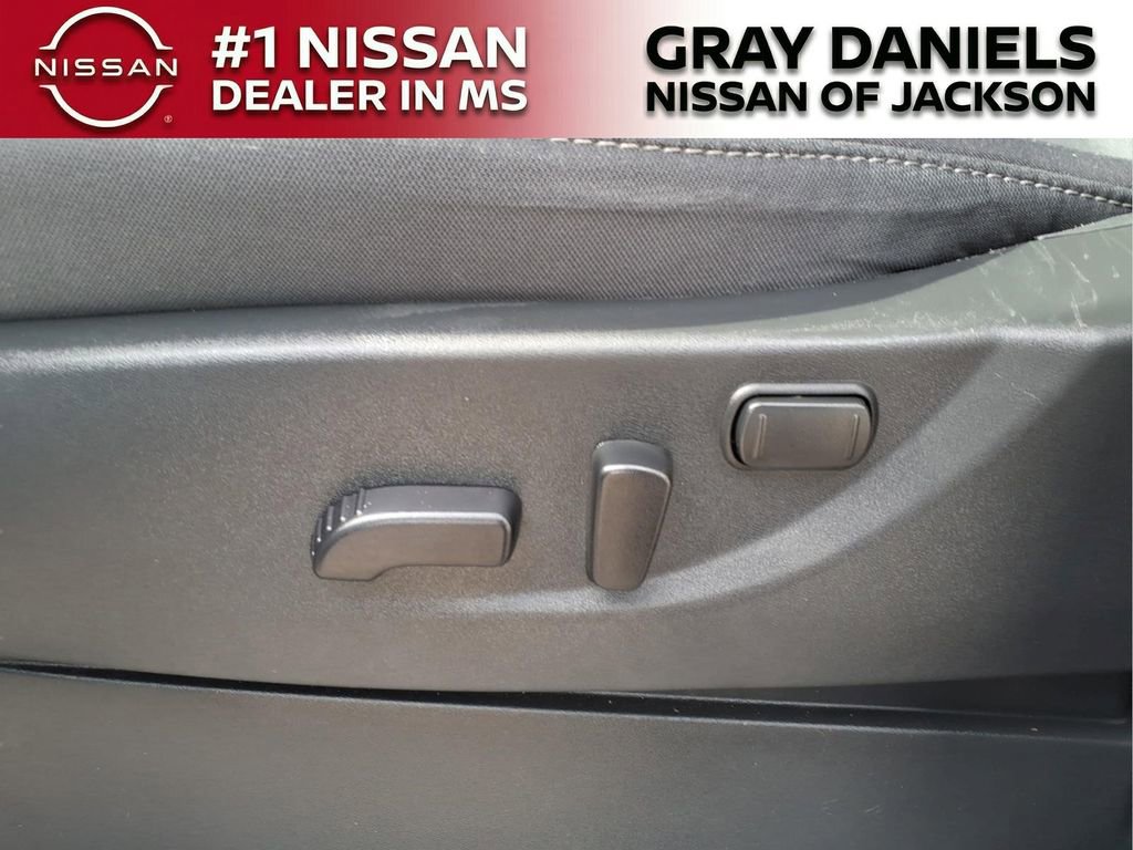 Certified 2025 Nissan Frontier SV AWD/4WD image 13