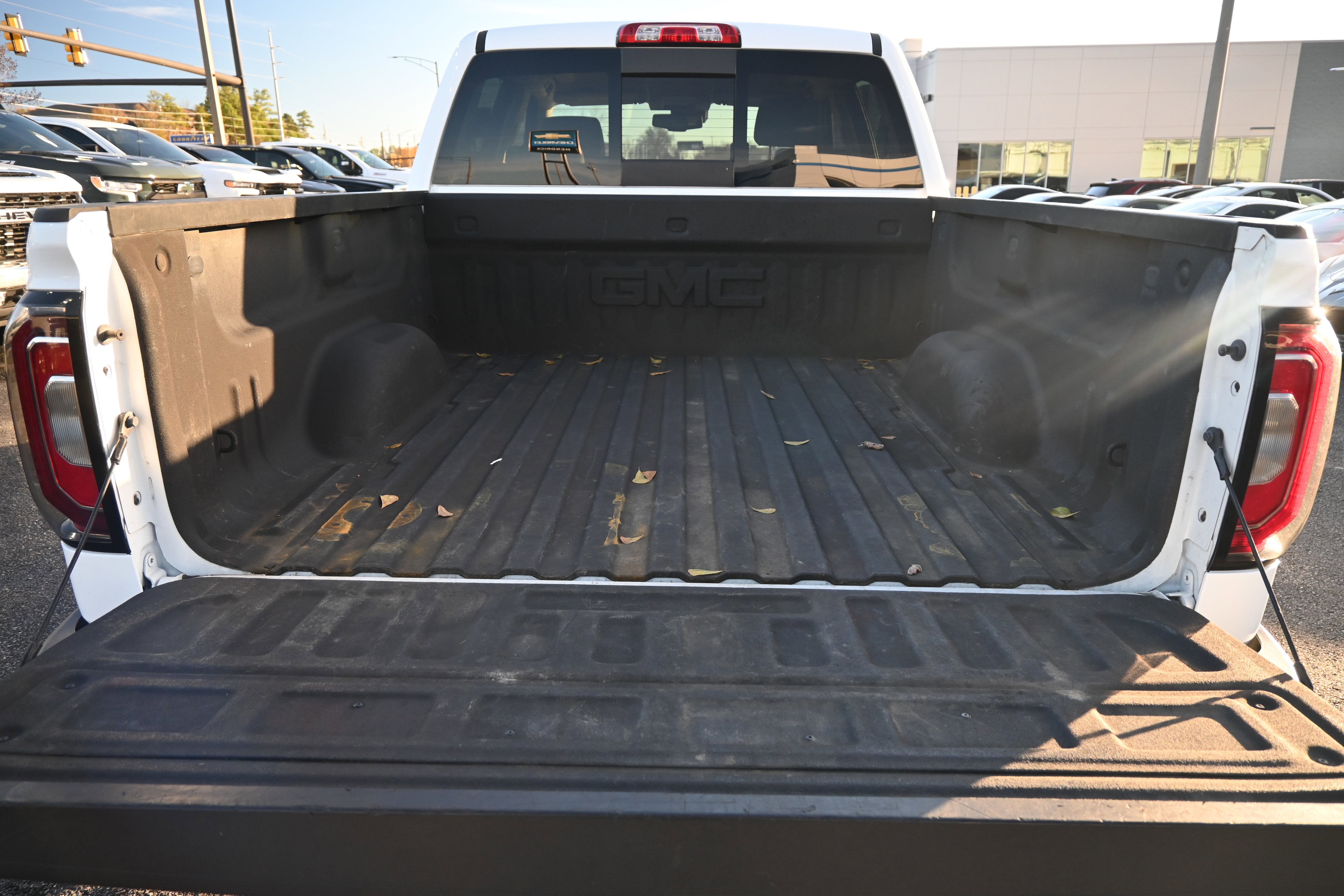 Used 2018 GMC Sierra 1500 SLT image 33