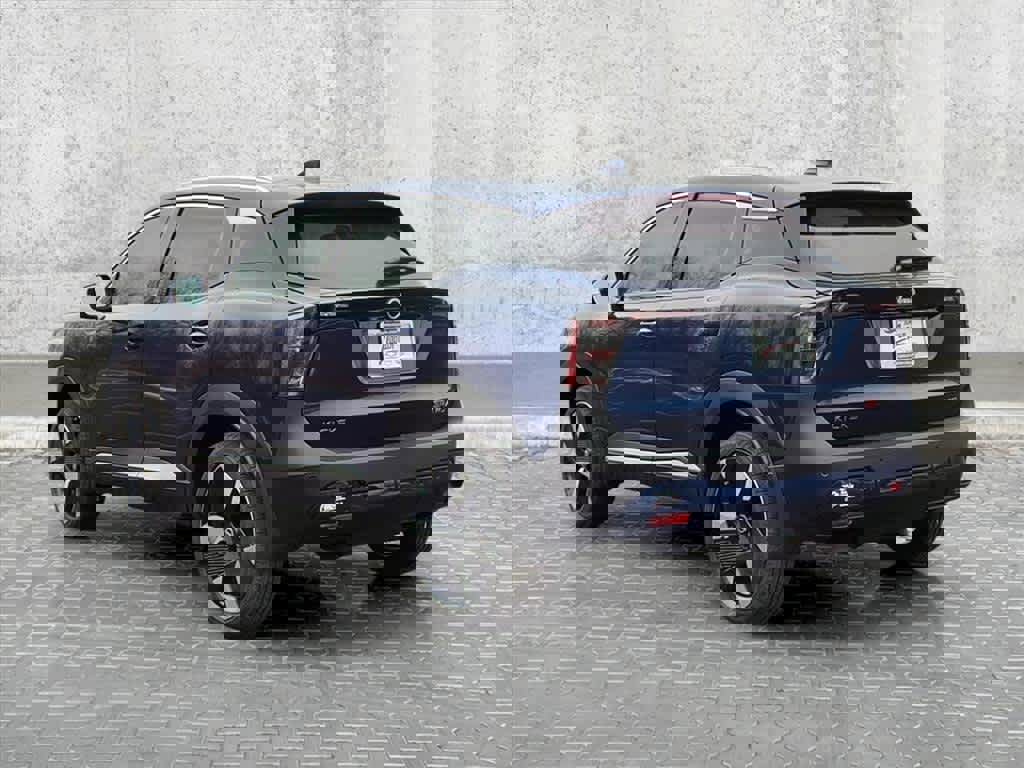 New 2025 Nissan Kicks SR image 10