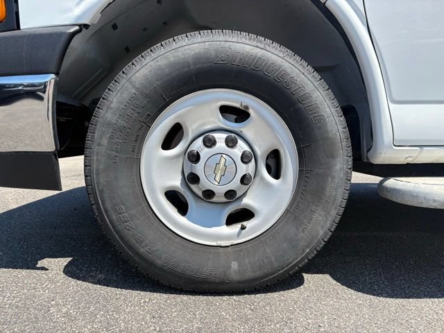 Used 2024 Chevrolet Express 2500 w/ Driver Convenience Package RWD image 13