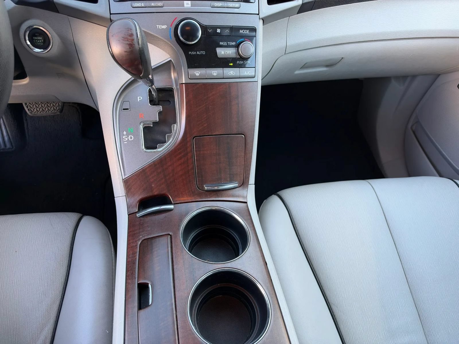 Used 2010 Toyota Venza w/ Leather Pkg FWD image 28
