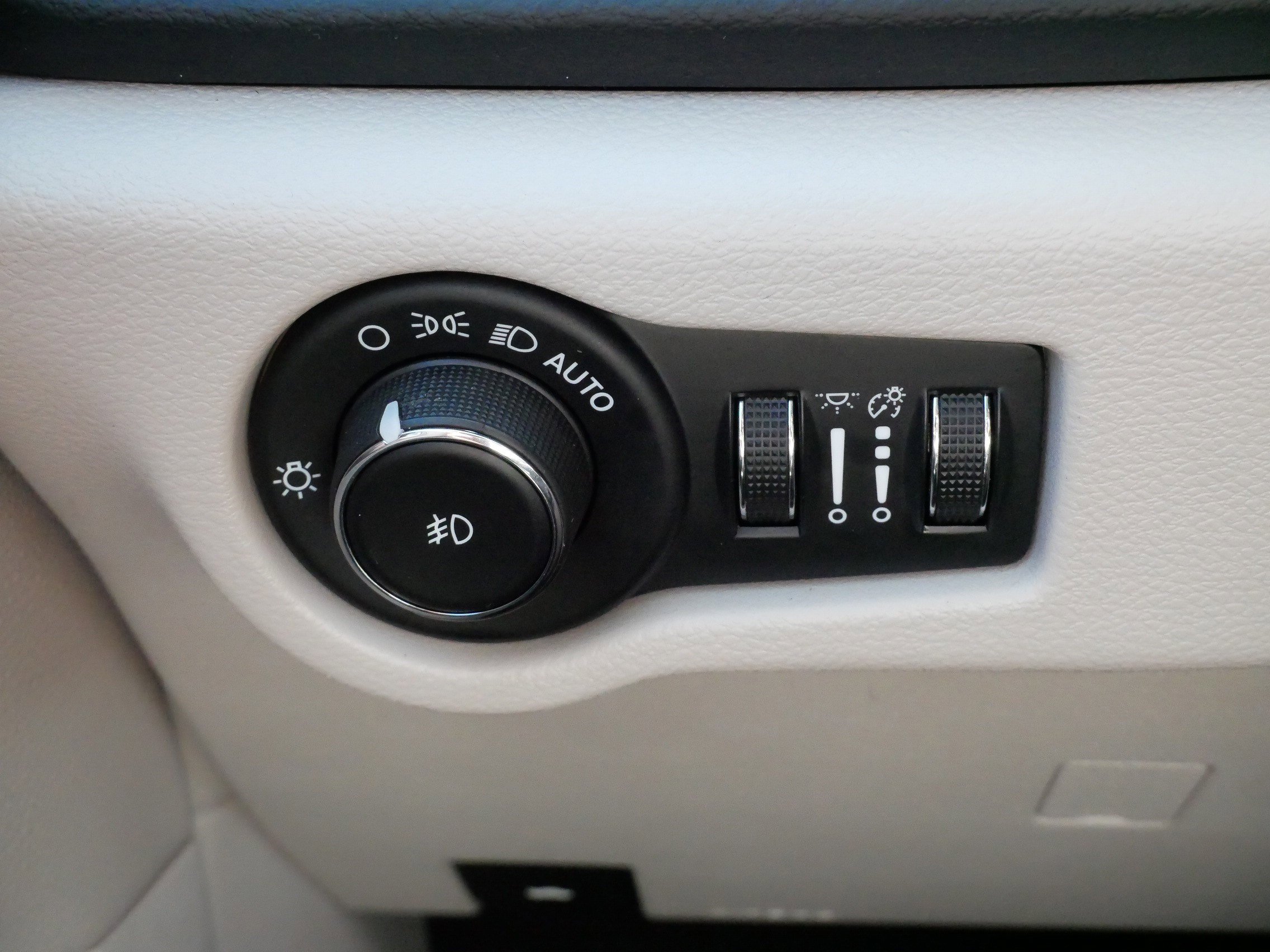 Used 2023 Chrysler Pacifica Touring-L FWD image 27