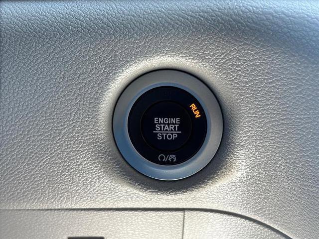 Used 2024 Chrysler Pacifica Touring-L image 16